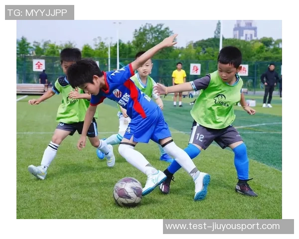 激情四溢的绿茵场上我们是最强音欢迎加入我们的足球队,共同追逐梦想与荣耀